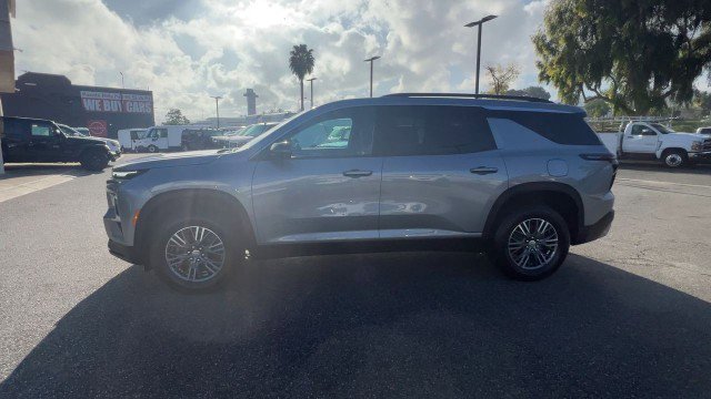 Used 2025 Chevrolet Traverse LT image 5