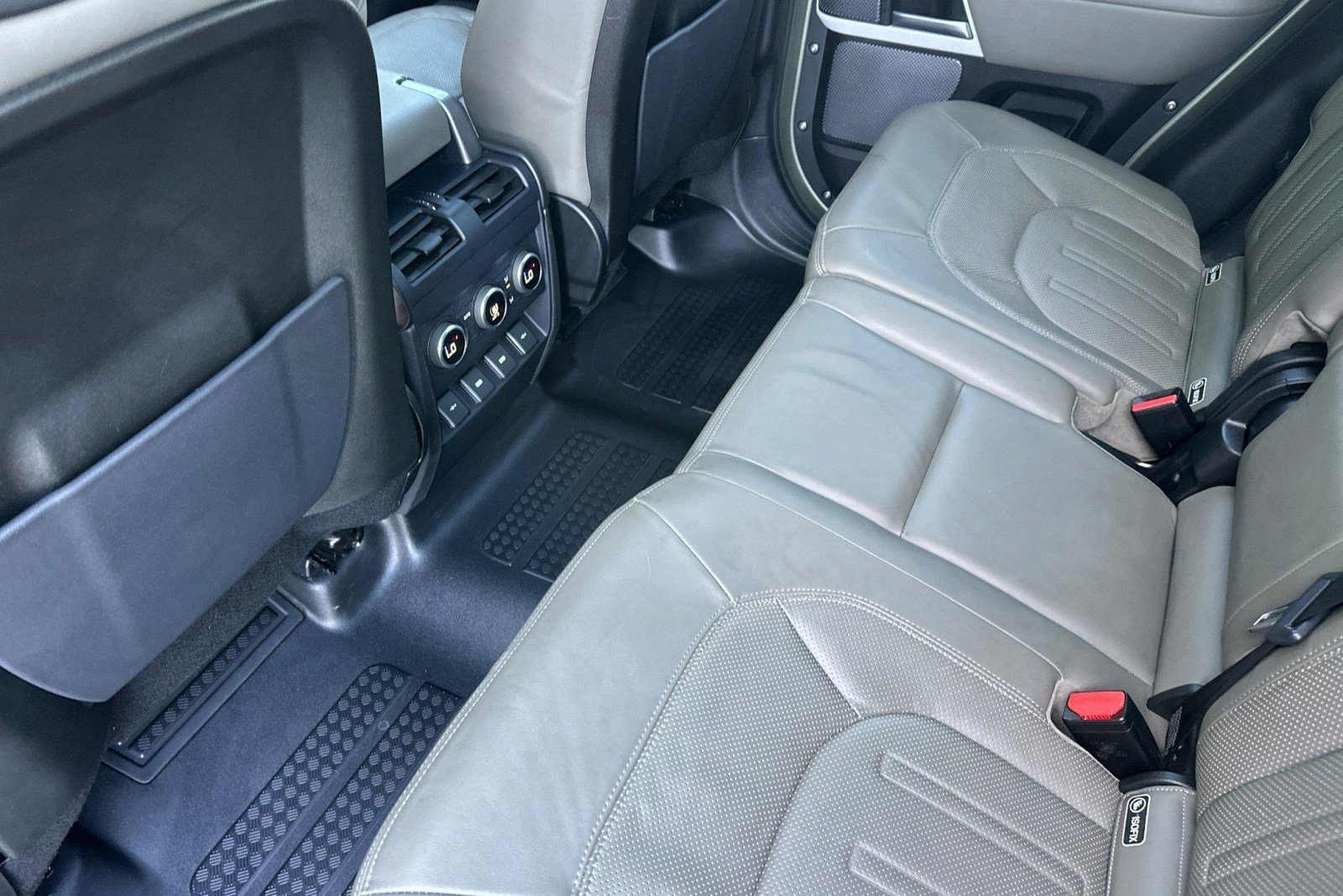 Used 2020 Land Rover Defender 110 HSE image 28