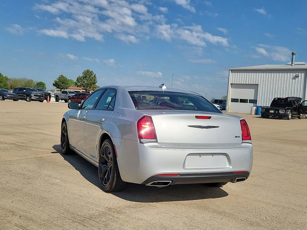 Used 2023 Chrysler 300 Touring w/ Sport Appearance Package image 4
