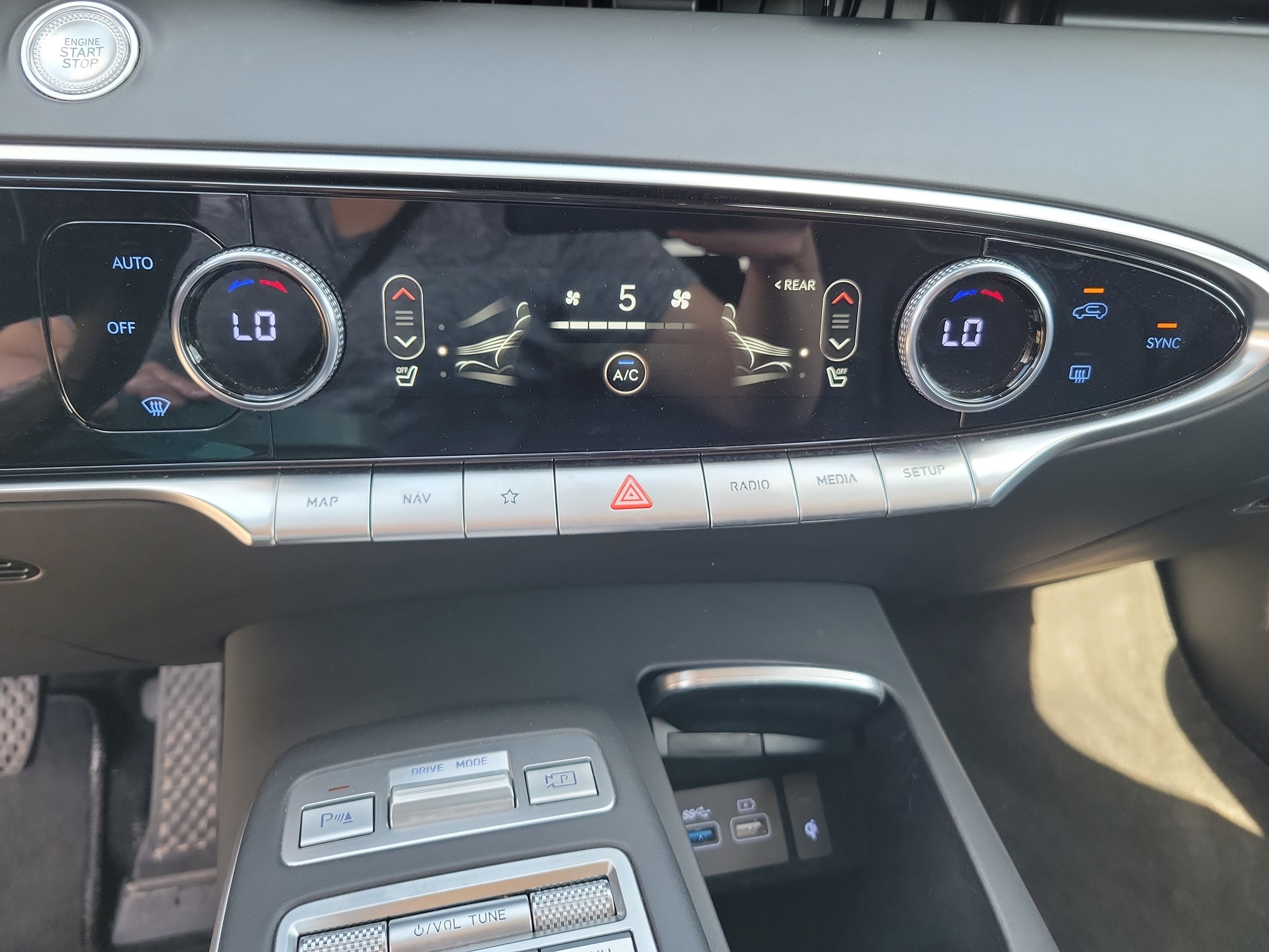 Used 2025 Genesis GV70 2.5T image 12