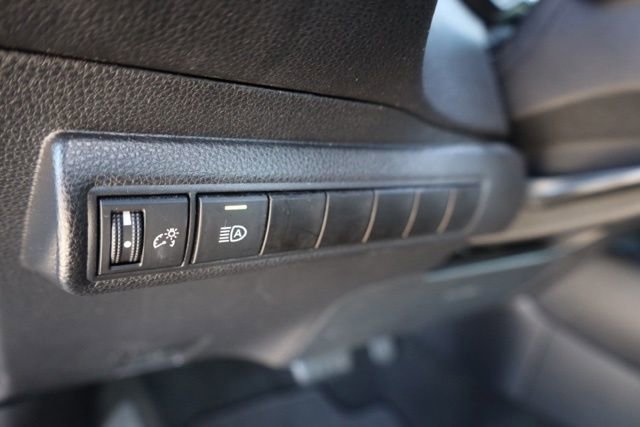 Used 2021 Toyota Corolla SE w/ Carpet Mat Package (TMS) image 18