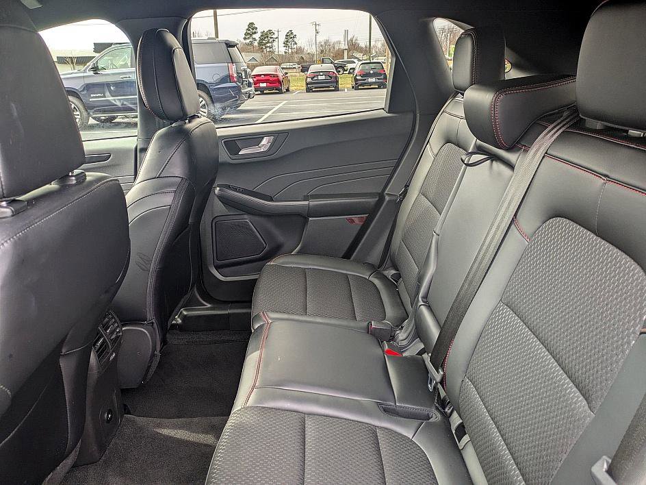 Used 2025 Ford Escape ST-Line image 24