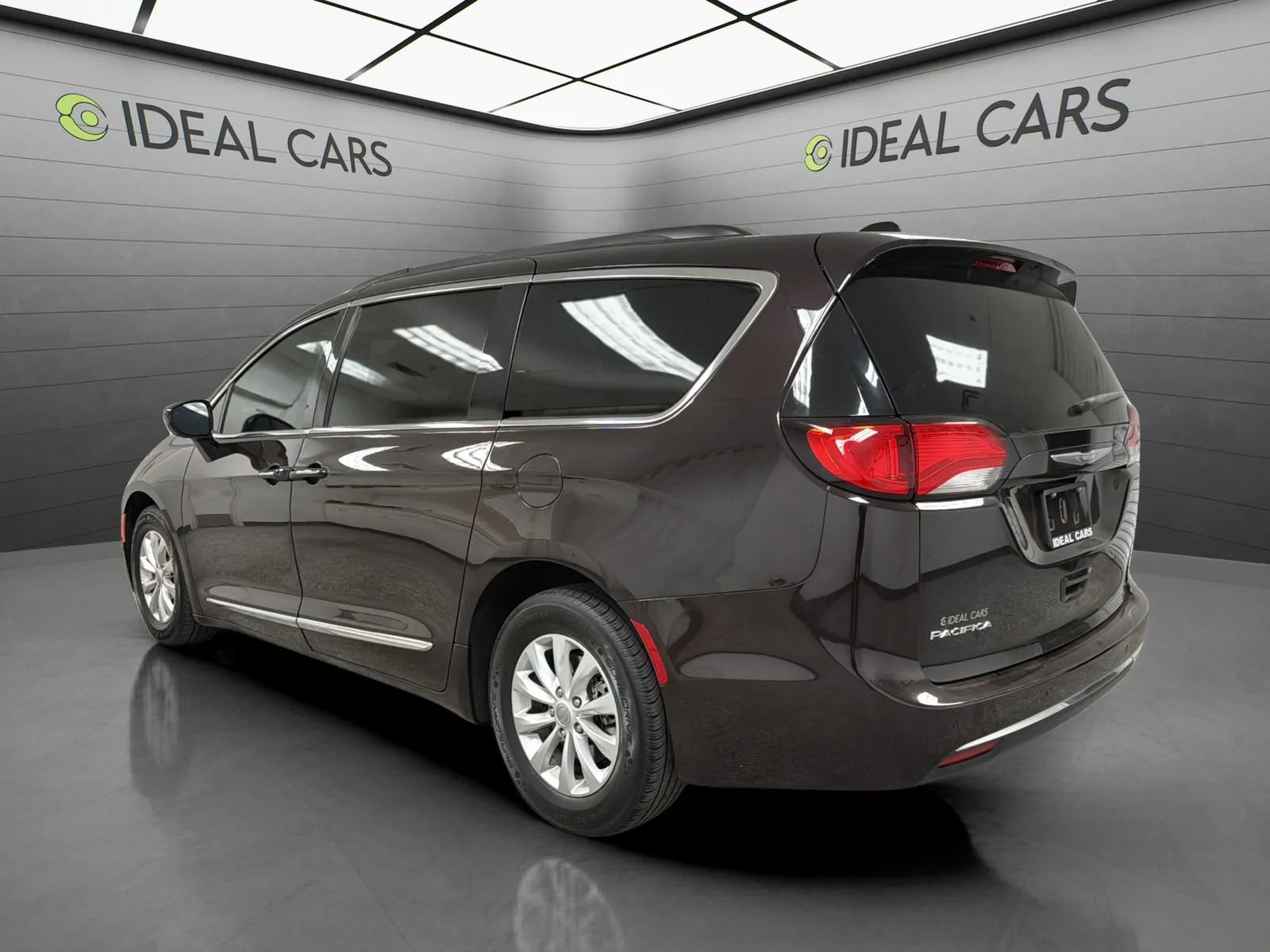 Used 2017 Chrysler Pacifica Touring-L FWD image 7
