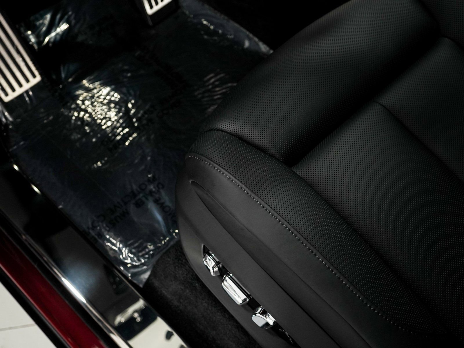 Certified 2025 Rolls-Royce Cullinan image 13