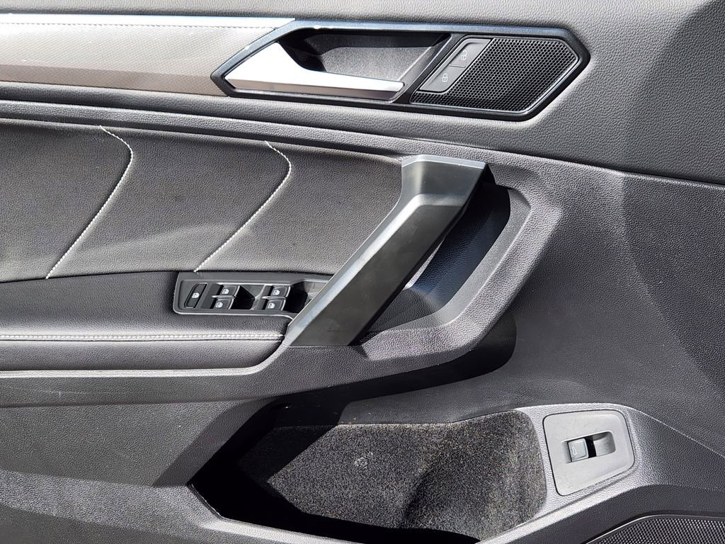 Used 2024 Volkswagen Tiguan SE R-Line image 21