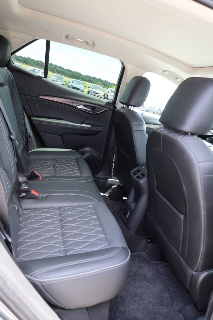 Used 2022 Buick Envision Avenir w/ Technology Package II AWD/4WD image 16