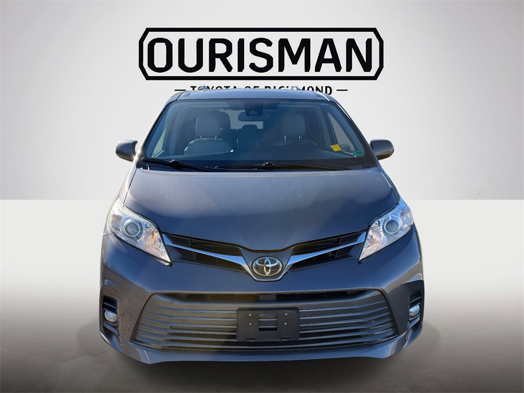 Used 2020 Toyota Sienna XLE image 2