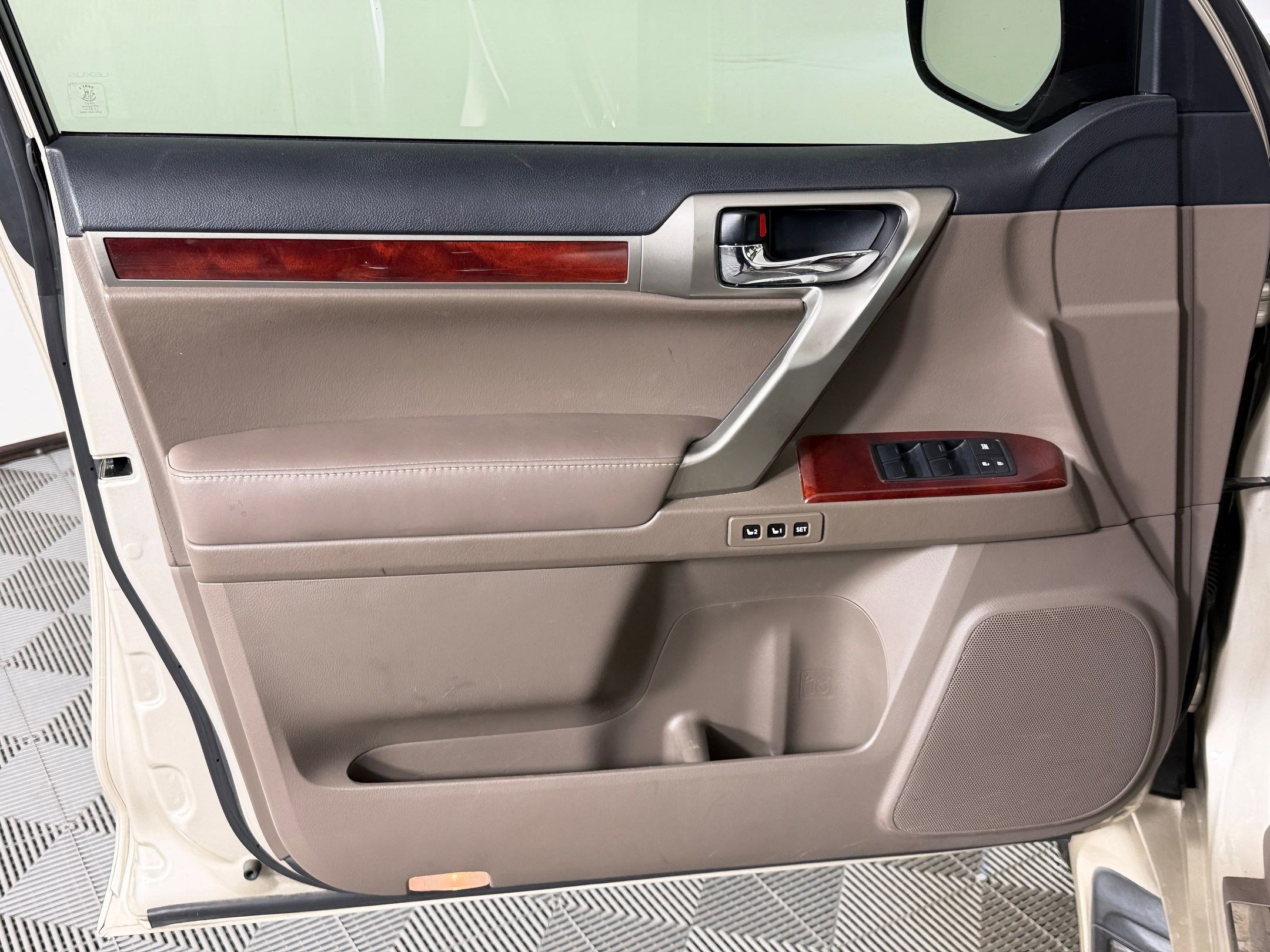 Used 2013 Lexus GX 460 Premium AWD/4WD image 24