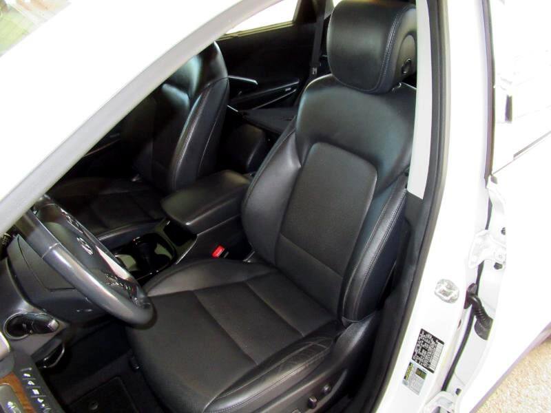 Used 2017 Hyundai Santa Fe Limited image 27
