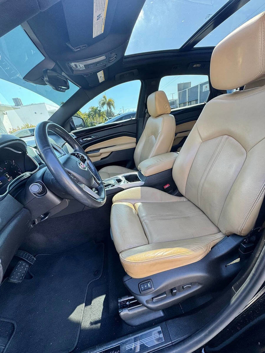 Used 2015 Cadillac SRX Luxury w/ Driver Awareness Package FWD image 15