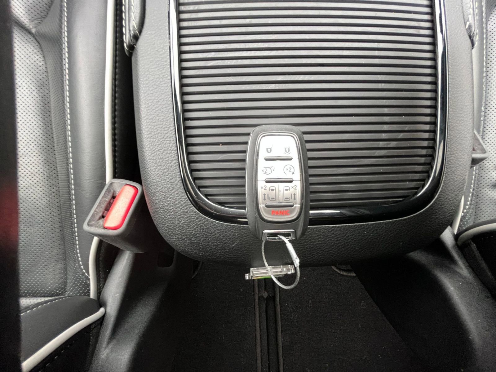 Used 2025 Chrysler Pacifica Limited FWD image 22