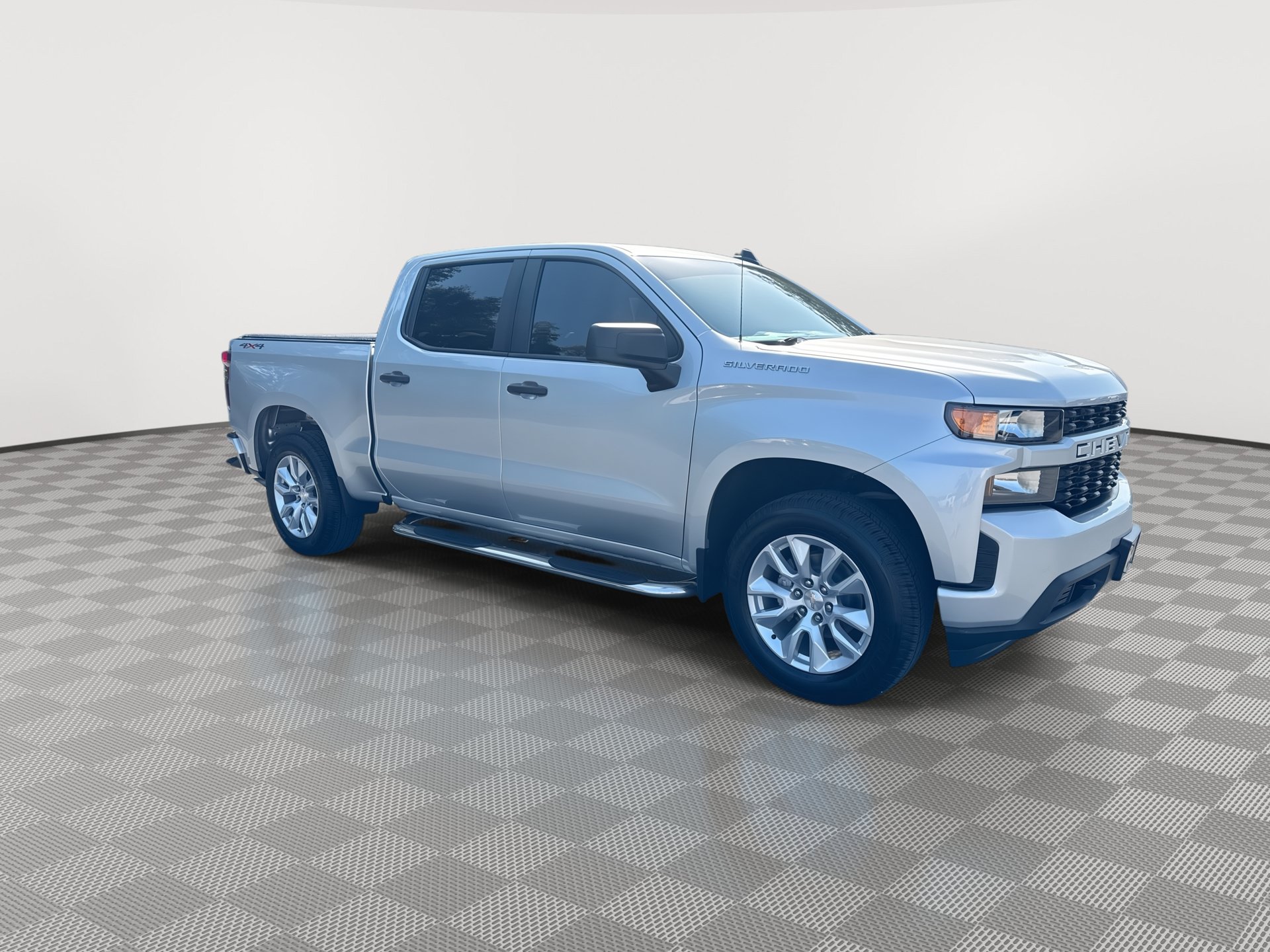 Used 2020 Chevrolet Silverado 1500 Custom w/ Custom Value Package AWD/4WD image 2