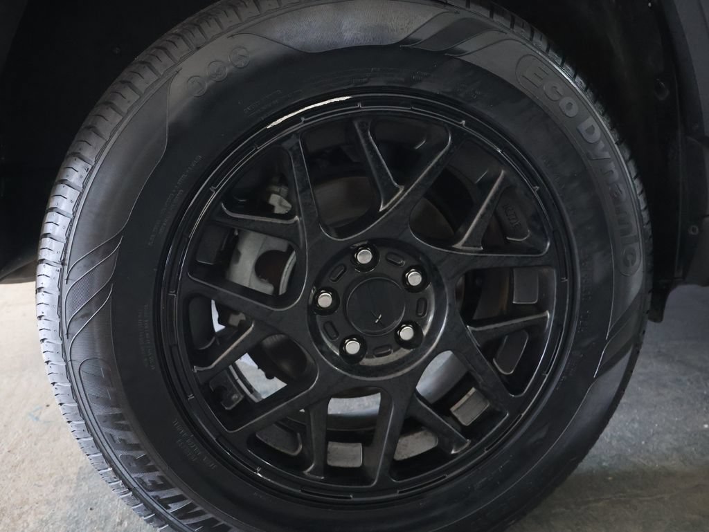 Used 2022 Toyota RAV4 XLE FWD image 32