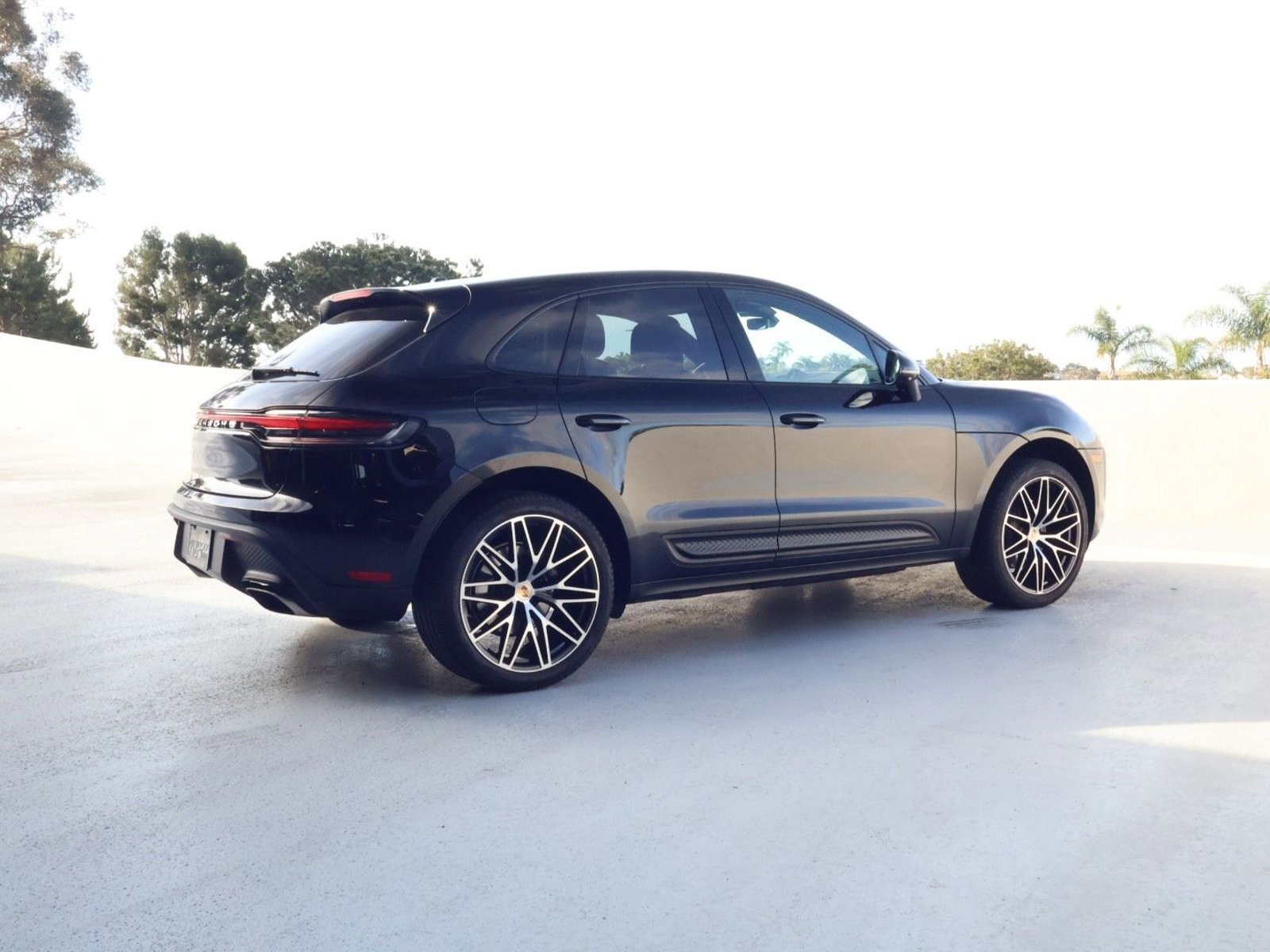 Certified 2024 Porsche Macan image 8