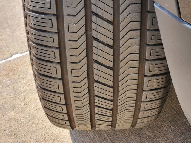 Used 2024 Land Rover Defender 110 SE image 11