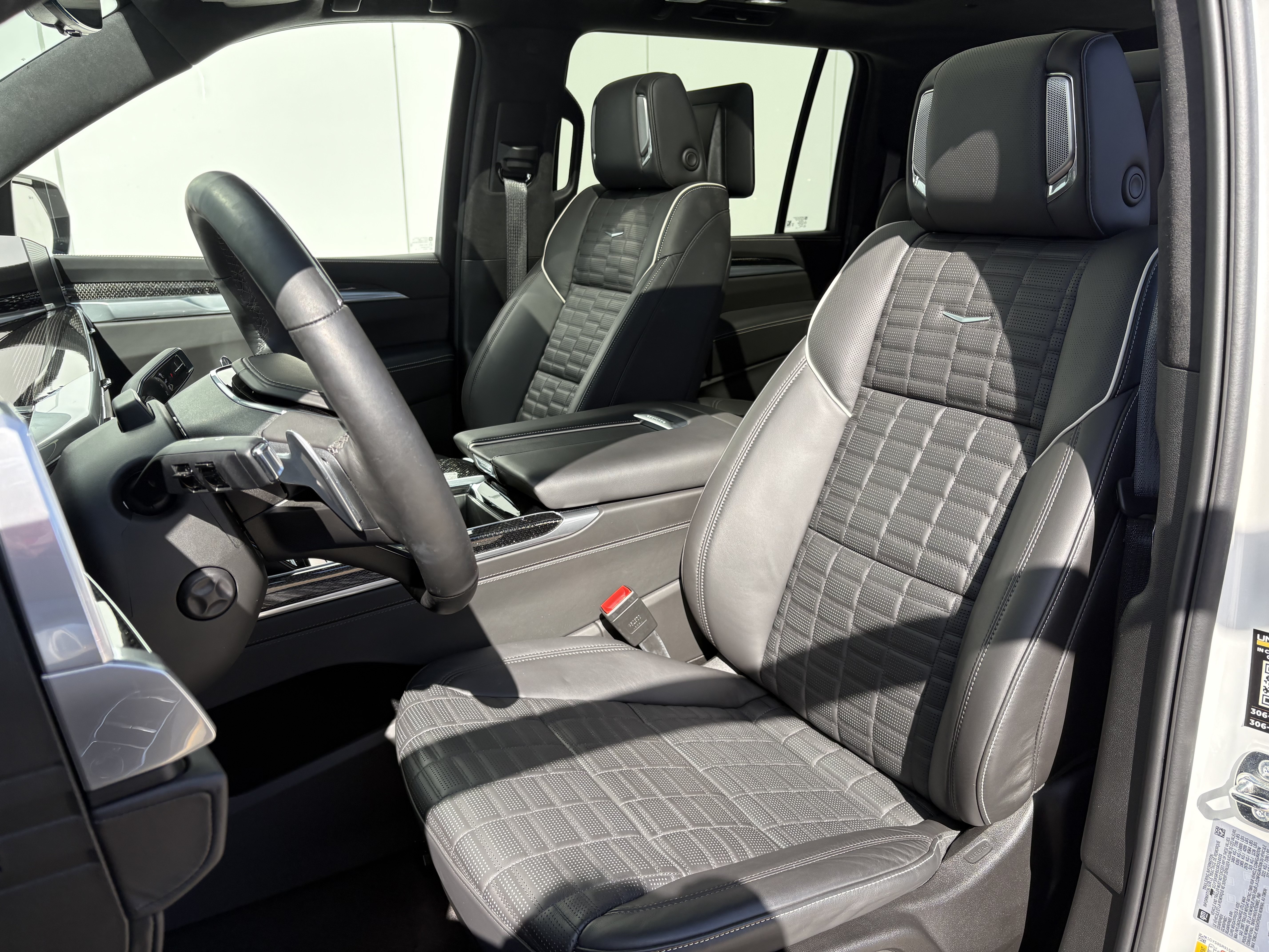 Used 2025 Cadillac Escalade ESV V w/ LPO, ONYX Package AWD/4WD image 12
