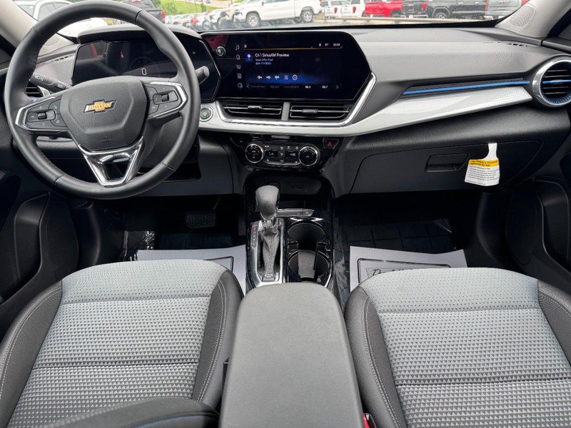 Used 2025 Chevrolet Trax LT w/ Driver Confidence Package FWD image 11