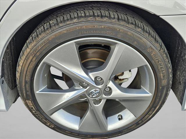 Used 2014 Toyota Camry SE w/ Leather Package FWD image 7