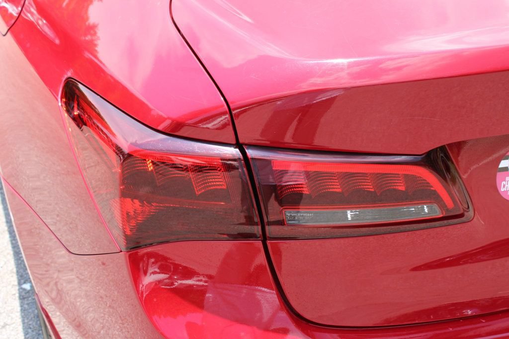 Used 2017 Acura TLX FWD image 9