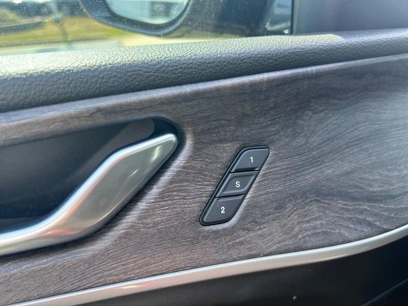 Used 2023 Jeep Grand Cherokee Limited w/ Luxury Tech Group II image 20