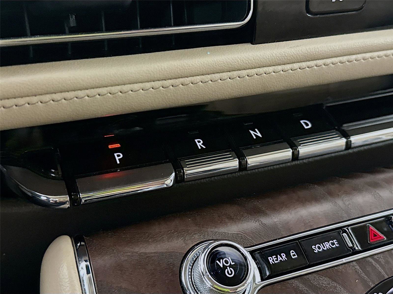 Used 2021 Lincoln Aviator Reserve w/ Equipment Group 202A image 15