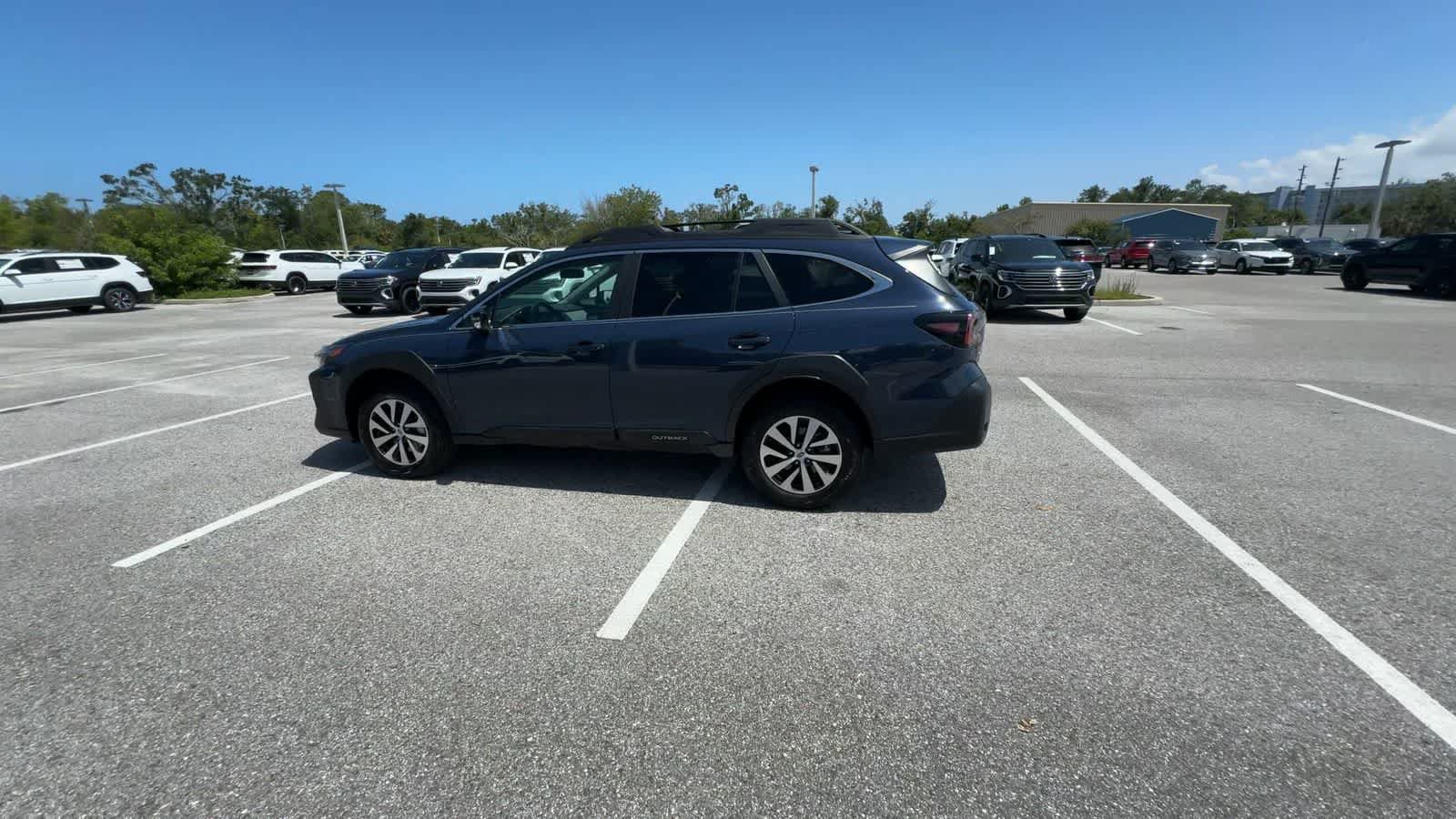 Used 2025 Subaru Outback Premium AWD/4WD image 5