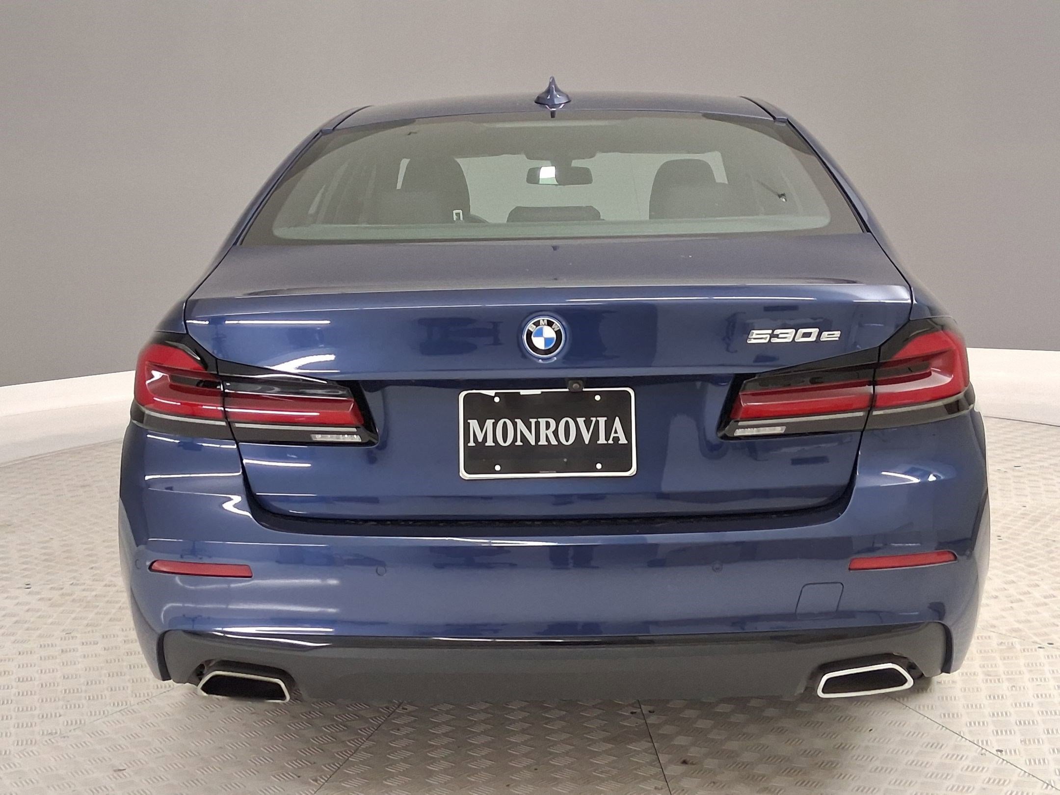 Used 2023 BMW 530e w/ Premium Package RWD image 8
