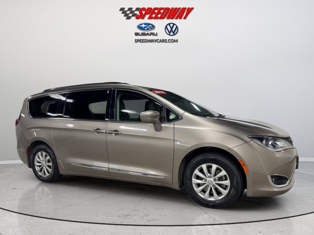 Used 2018 Chrysler Pacifica Touring-L FWD image 3