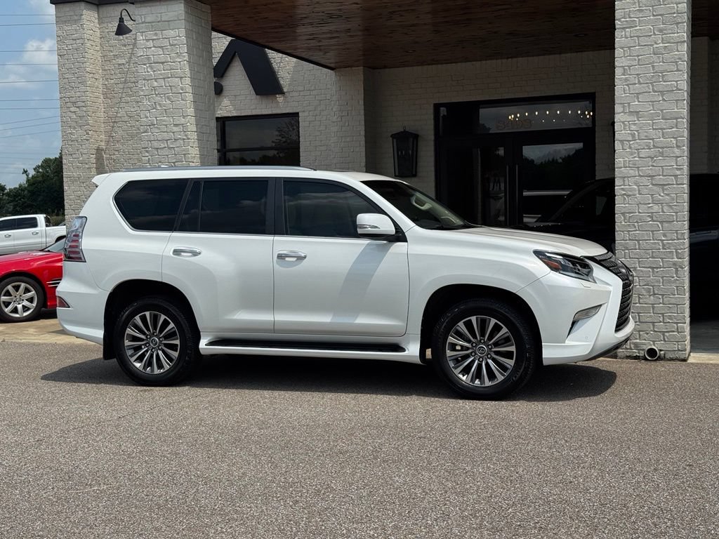 Used 2022 Lexus GX 460 Luxury w/ Accessory Package AWD/4WD image 16