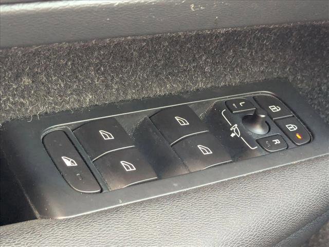 Used 2019 Volvo XC40 T5 Momentum image 18