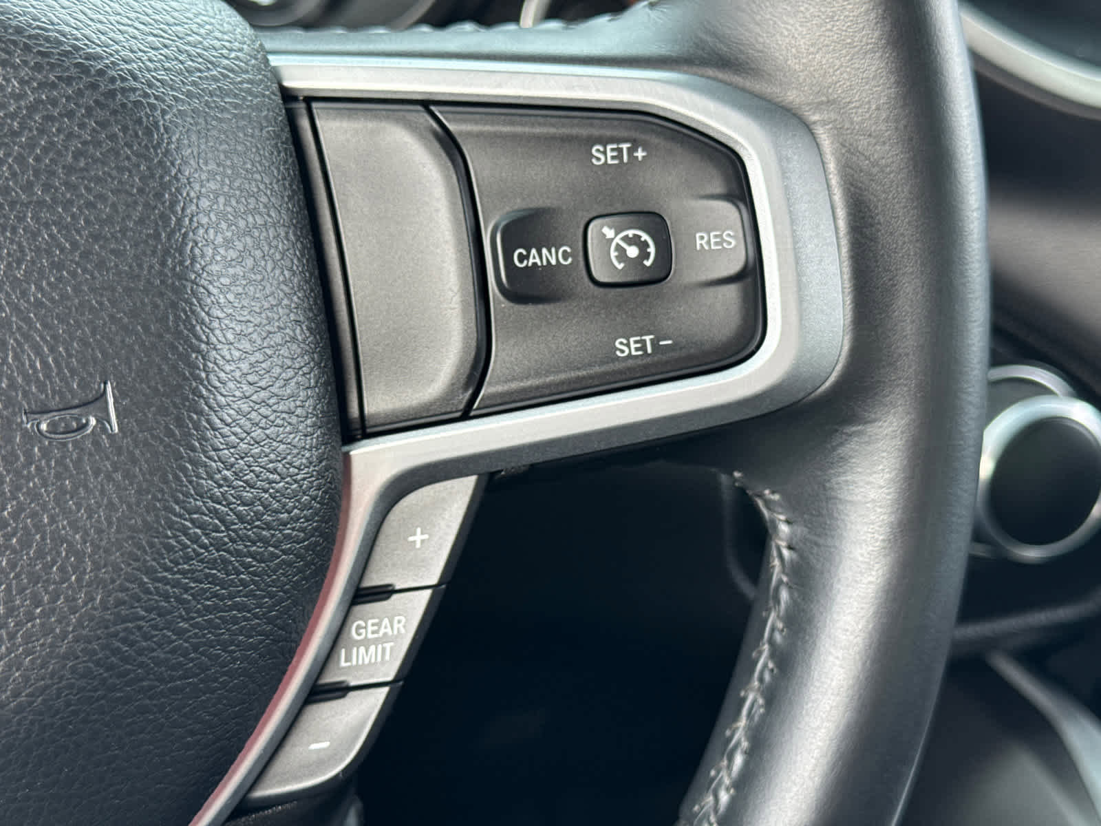 Used 2023 Jeep Grand Cherokee Limited w/ Luxury Tech Group II image 57