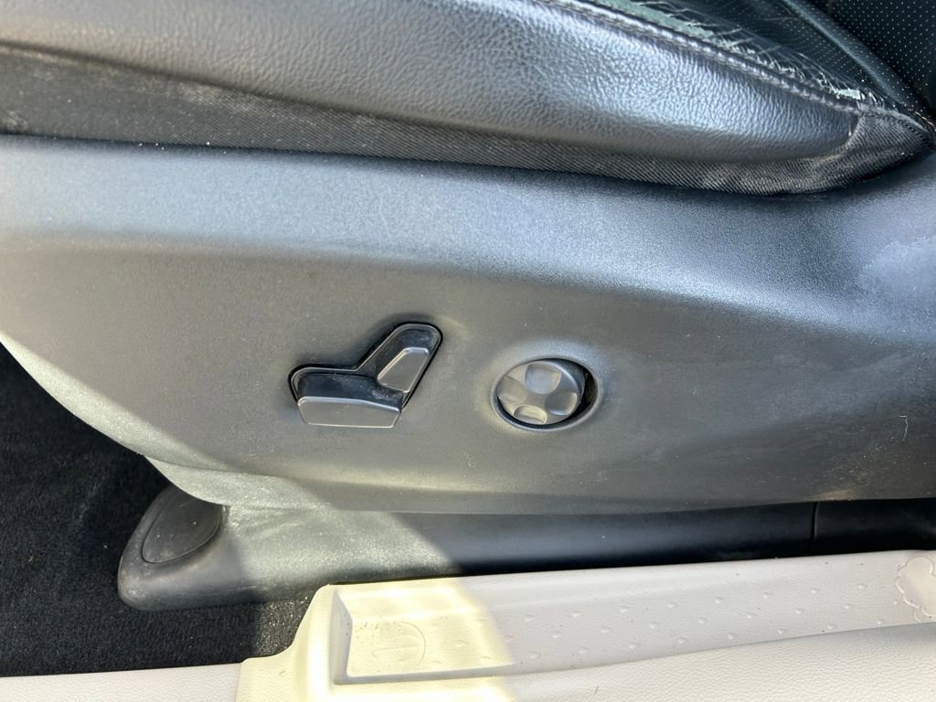 Used 2017 Chrysler Pacifica Touring-L Plus w/ Advanced Safetytec Group image 21