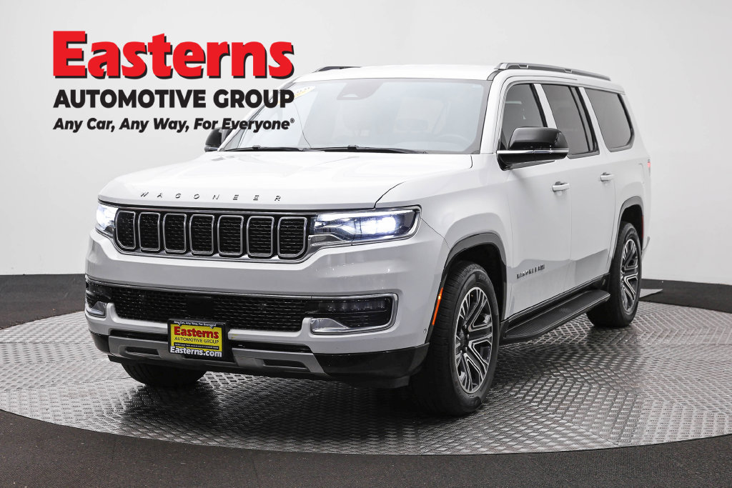 Used 2024 Jeep Wagoneer L Series II w/ Flexible Seating Group AWD/4WD image 1