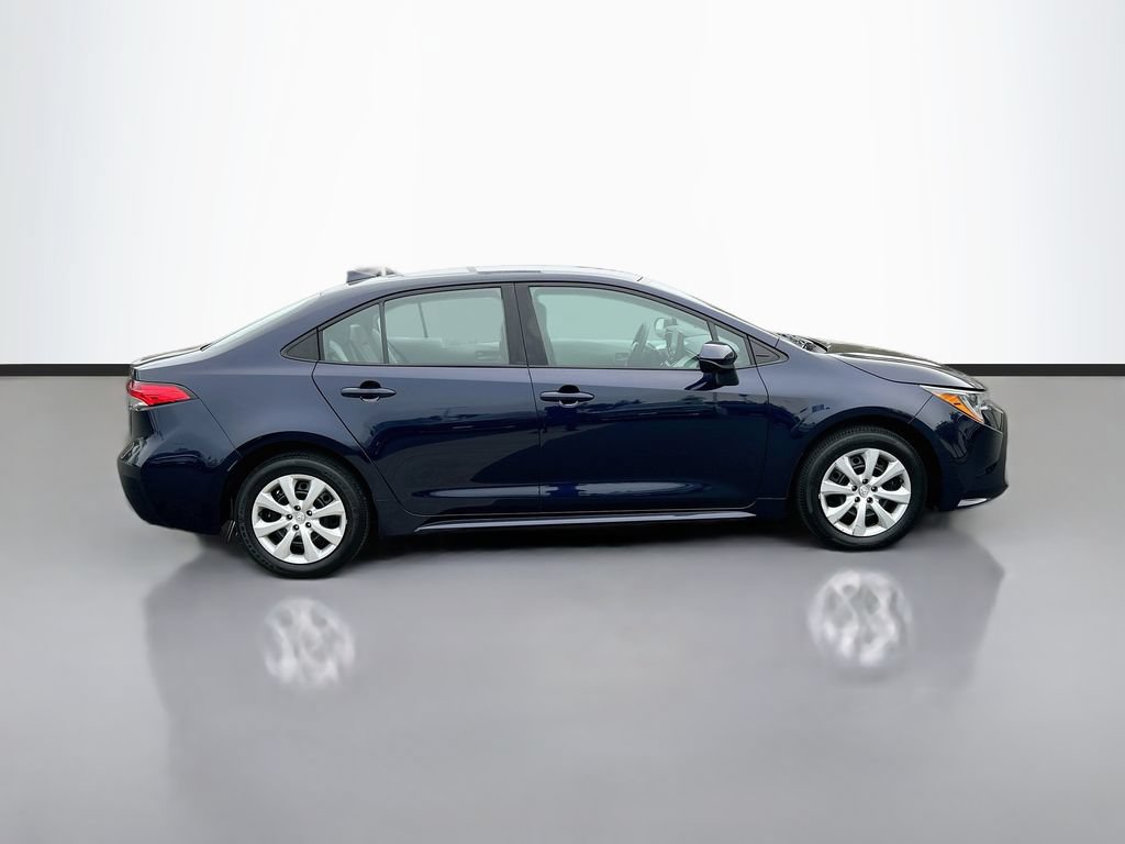 Used 2022 Toyota Corolla LE FWD image 4