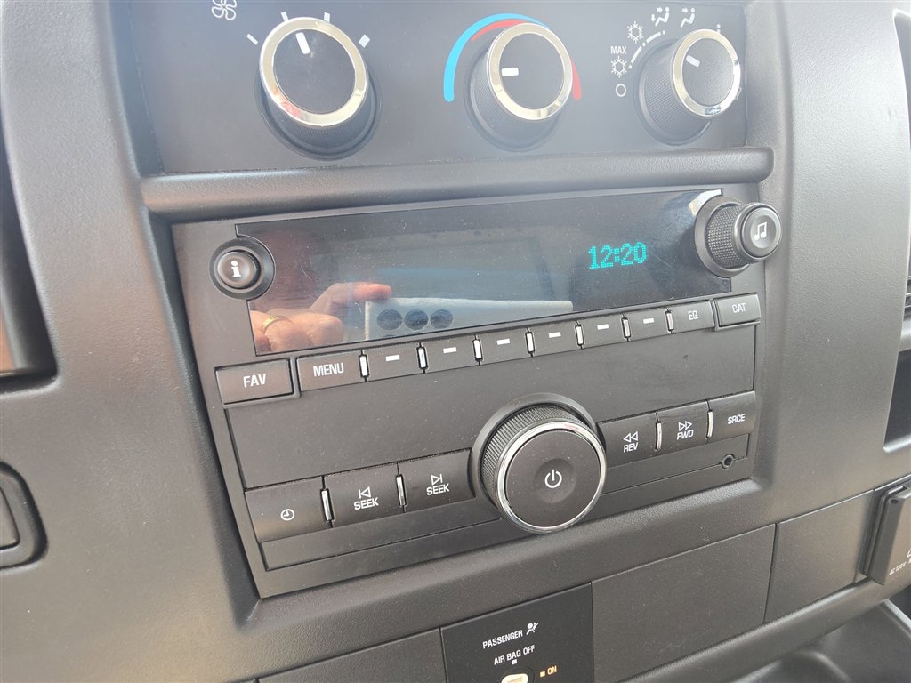 Used 2018 Chevrolet Express 3500 w/ Driver Convenience Package image 13