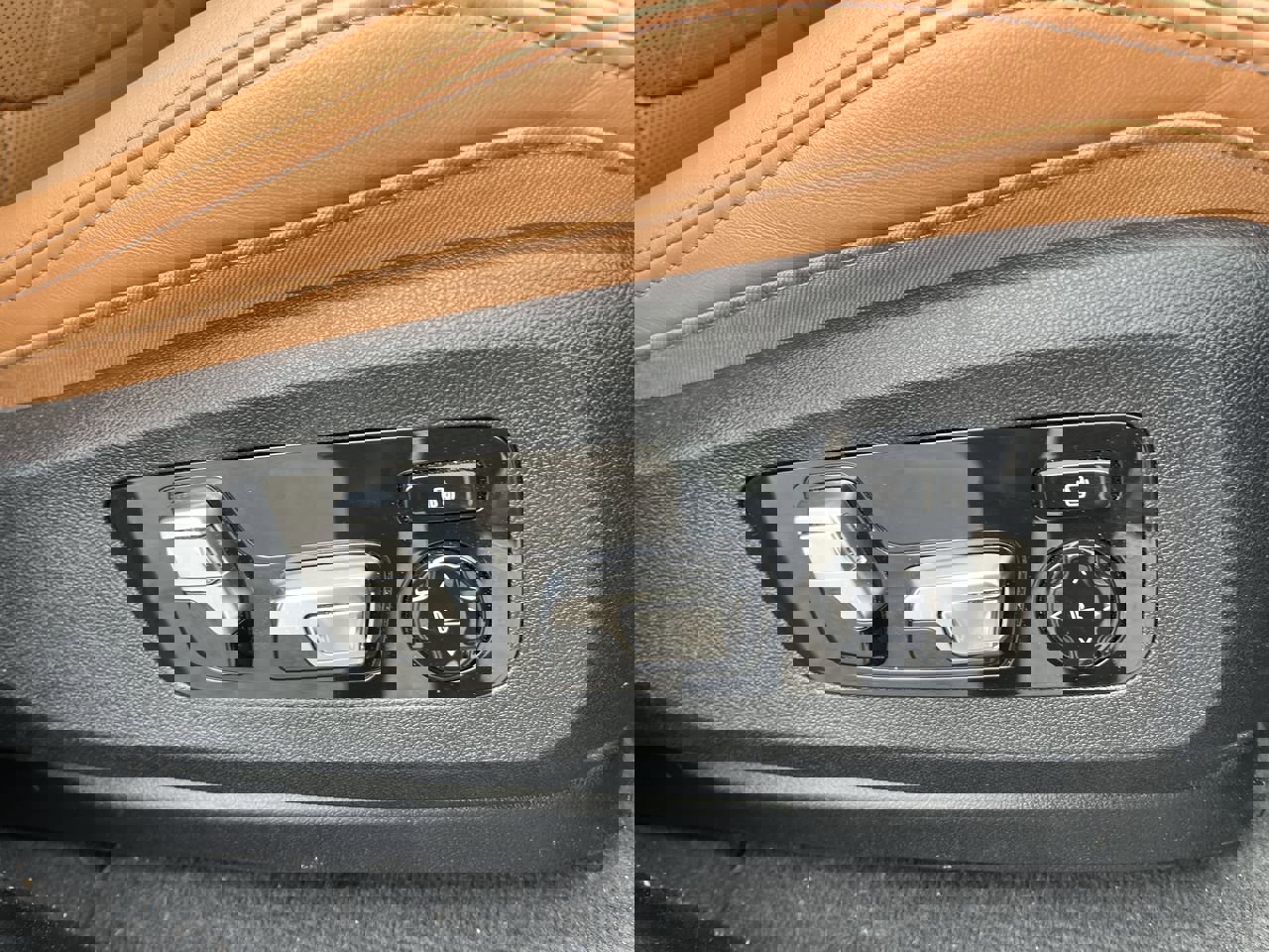 Certified 2023 BMW X7 xDrive40i w/ Executive Package image 39