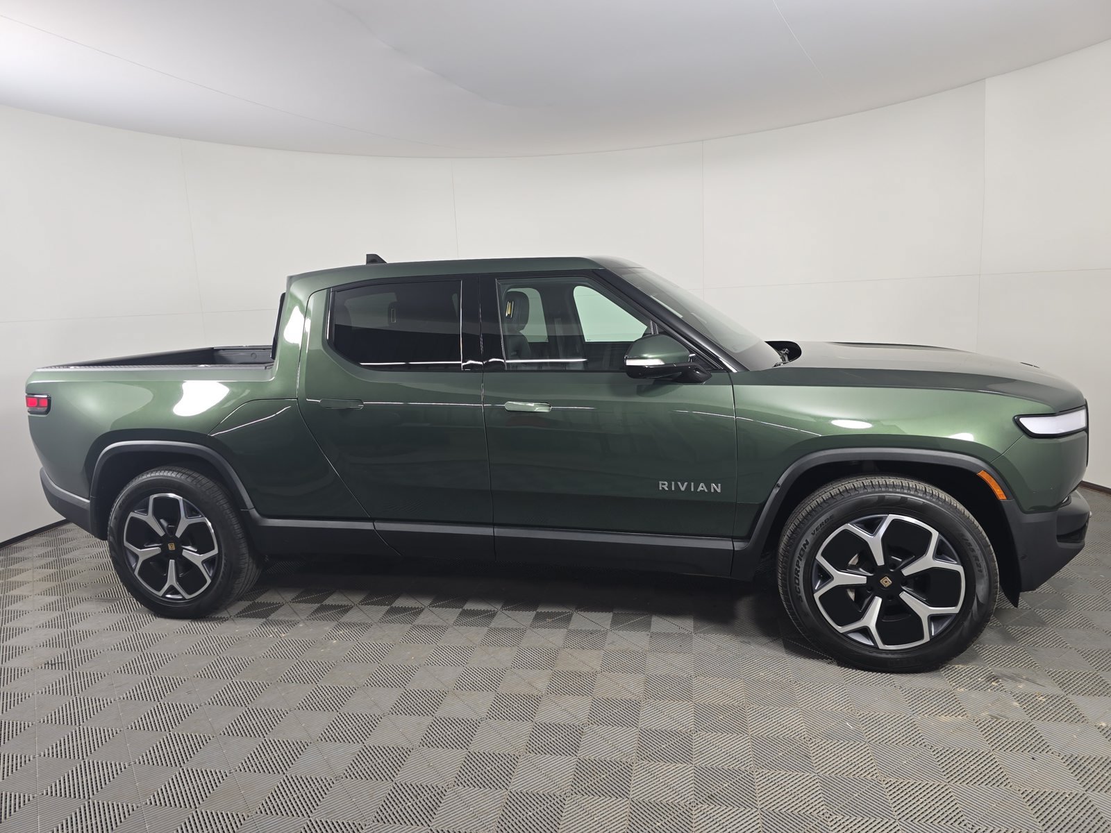 Used 2024 Rivian R1T Adventure Dual AWD/4WD image 6