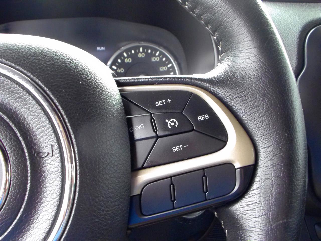 Used 2016 Jeep Renegade Limited image 18