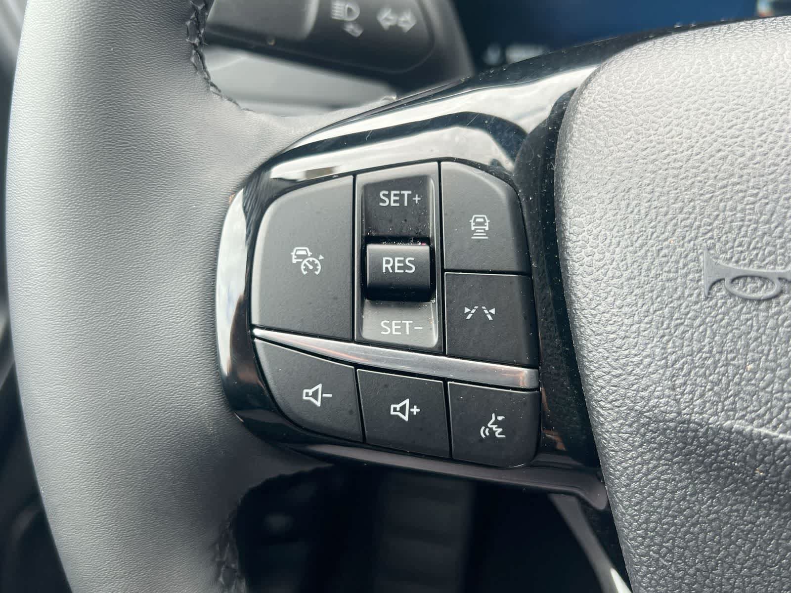 Used 2023 Ford Escape Platinum w/ Premium Technology Package AWD/4WD image 23