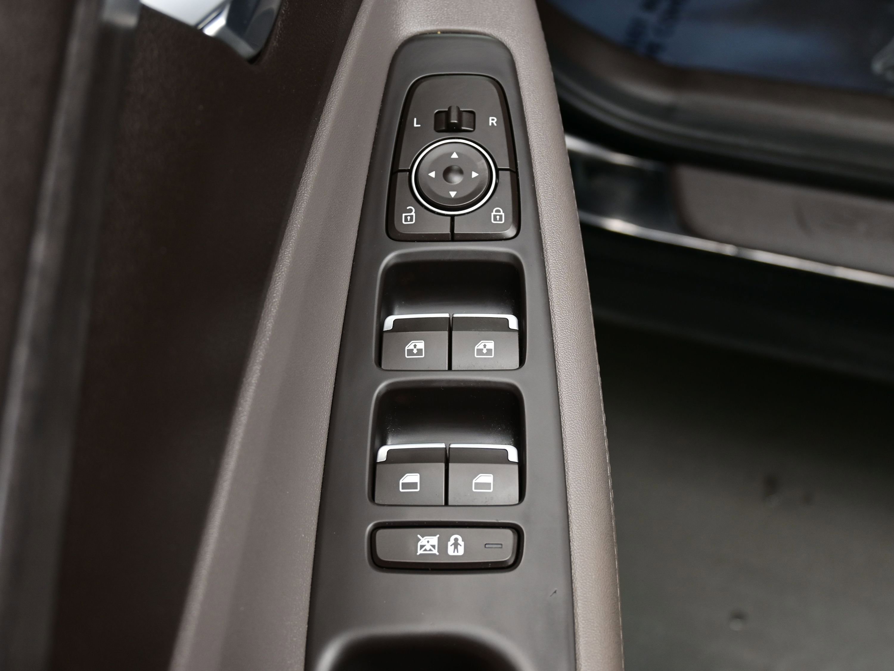 Used 2020 Hyundai Santa Fe SEL FWD image 11