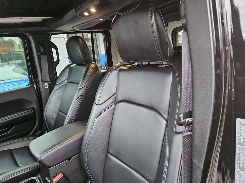 Used 2024 Jeep Wrangler High Altitude AWD/4WD image 17