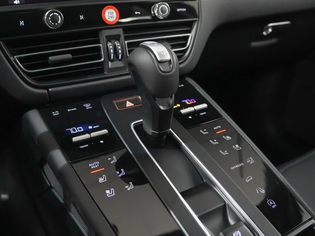Used 2026 Porsche Macan AWD/4WD image 30
