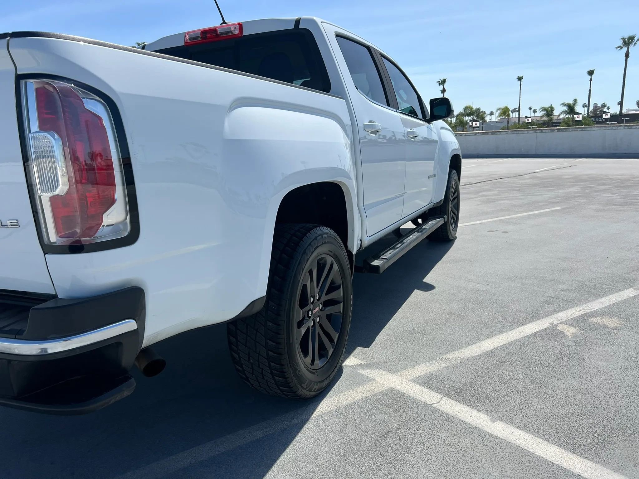 Used 2019 GMC Canyon SLE w/ Elevation Edition image 8