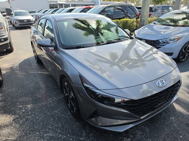 Used 2023 Hyundai Elantra SEL w/ Convenience Package FWD image 2