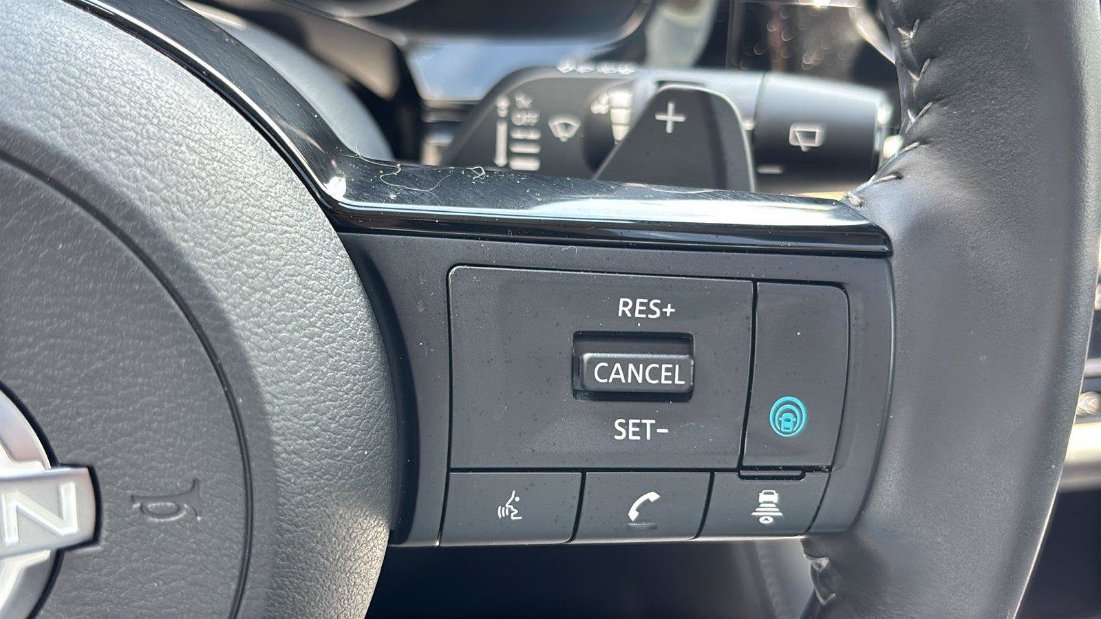 Used 2025 Nissan Pathfinder SL w/ SL Premium Package FWD image 32