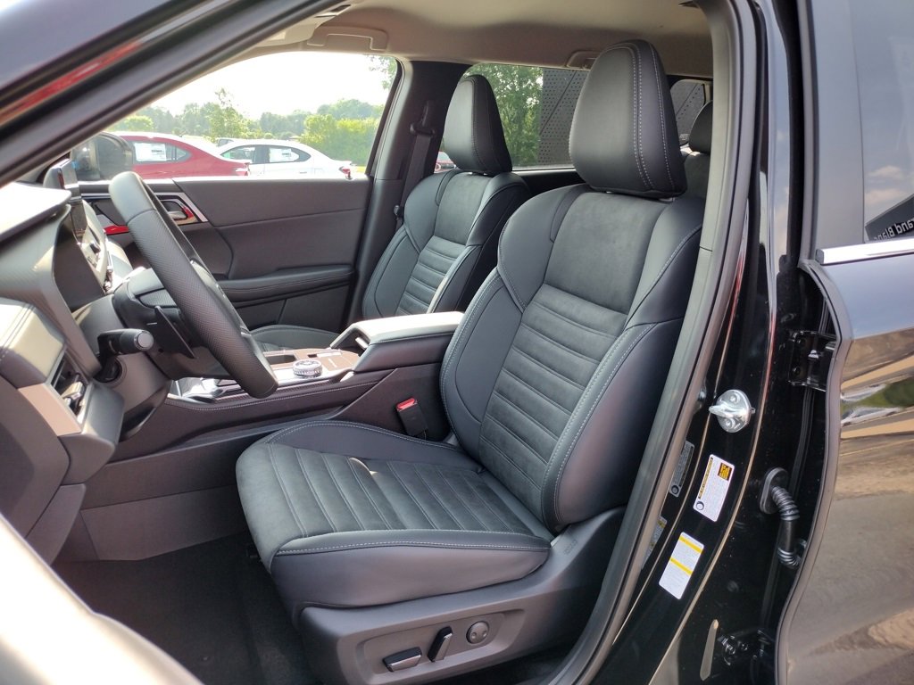 New 2025 Mitsubishi Outlander SE image 2