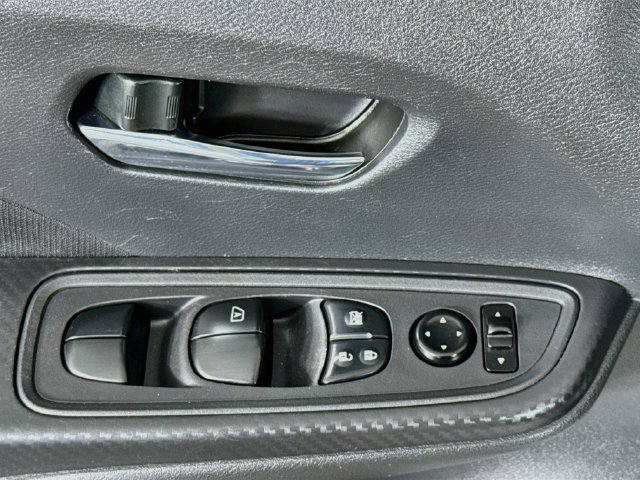 Used 2022 Nissan Versa SV FWD image 16