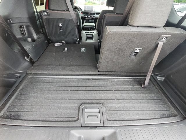 Used 2025 Honda Pilot Sport image 13