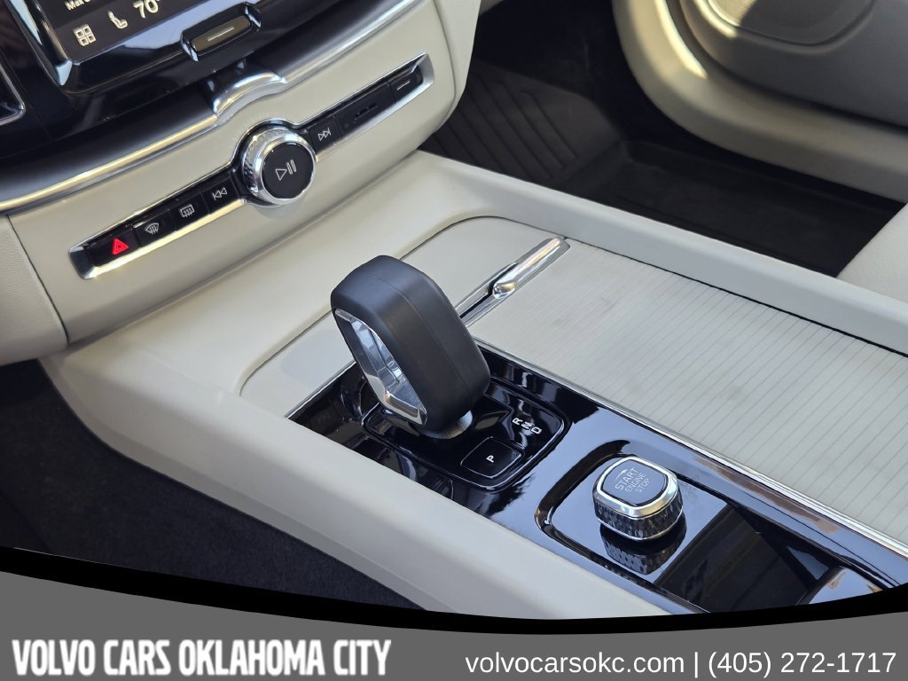 Certified 2025 Volvo XC60 B5 Core w/ Protection Package Premier AWD/4WD image 16