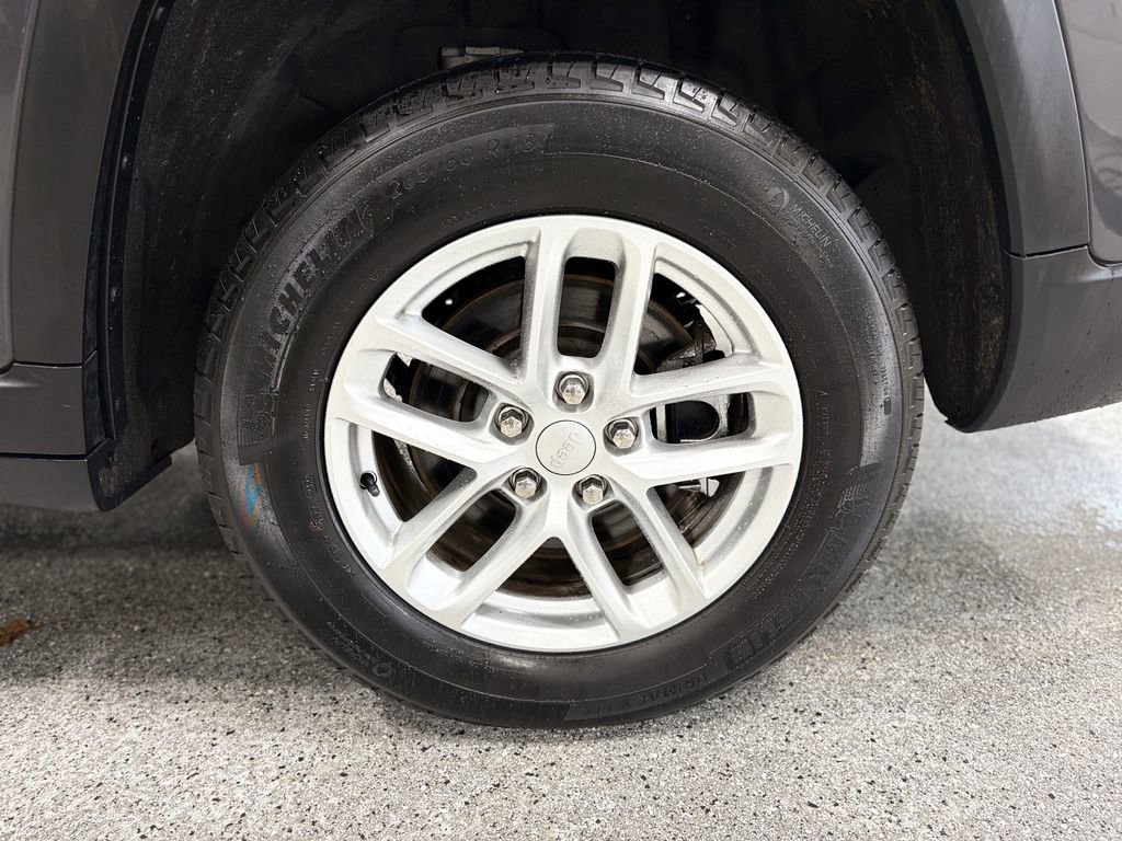 Used 2023 Jeep Grand Cherokee L Laredo AWD/4WD image 29